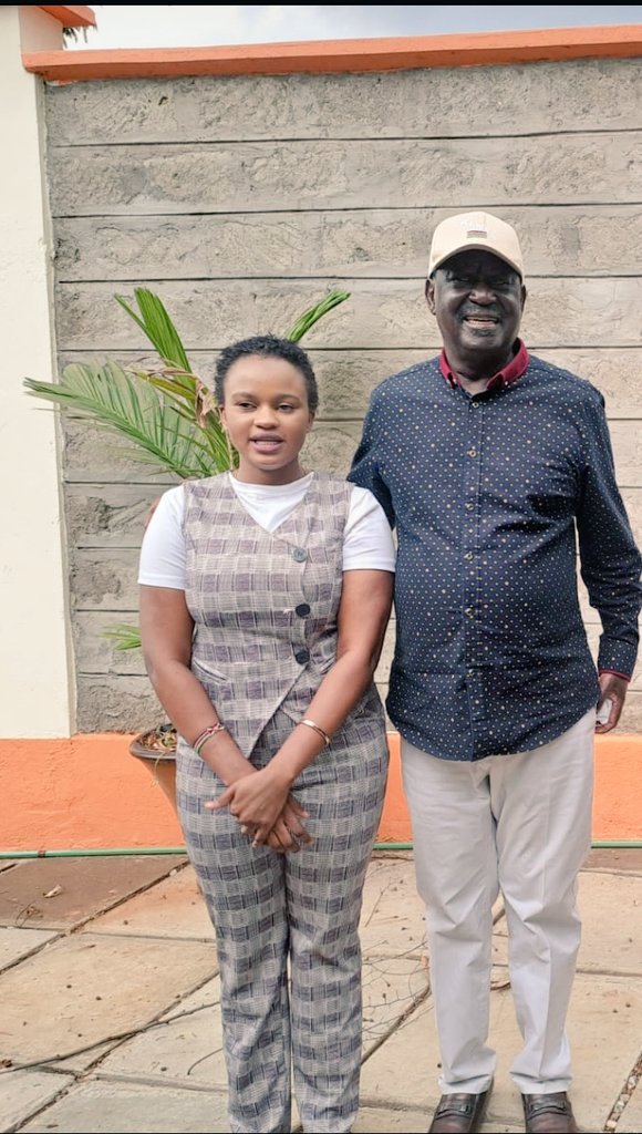 HERachelTabitha's tweet photo. Hi, here to remind you that Baba @RailaOdinga is above the law,in my opinion. He is the constitution itself, he's the 4th arm of government, he fought hard for the new constitution you and me are enjoying today. Sadly, some of you ignore history 😢😿 https://t.co/UzuR9Het6M