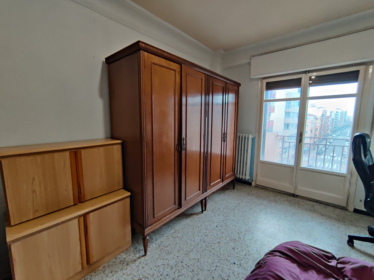 DannyDK94's tweet photo. Se alquila habitación en Zaragoza. 

Cama grande, balcón propio. Zona Universitaria y todos los gastos incluidos en el precio. 

#Zaragoza #Alquiler https://t.co/kHWyVjqXqQ