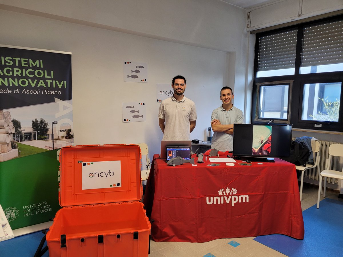 #throwback n°5 to the Open Panzini in Senigallia's Panzini Higher Education Institute👨‍🍳, showcasing our high school didactic devices for #STEMeducation. Another great opportunity for pitching our #edtech business idea to schools from the region and share our passion for #STEM.🚸