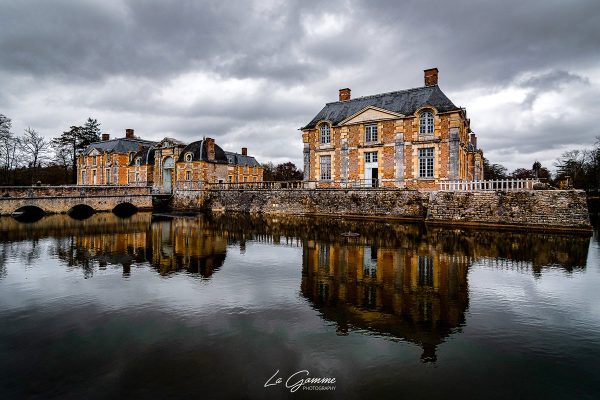 🏰 La ferté Saint-Aubin

#chateaudelafertesaintaubin #lafertesaintaubin #loiret #loirevalley #frenchcastle #photo #photooftheday #photographie #photography #nikon