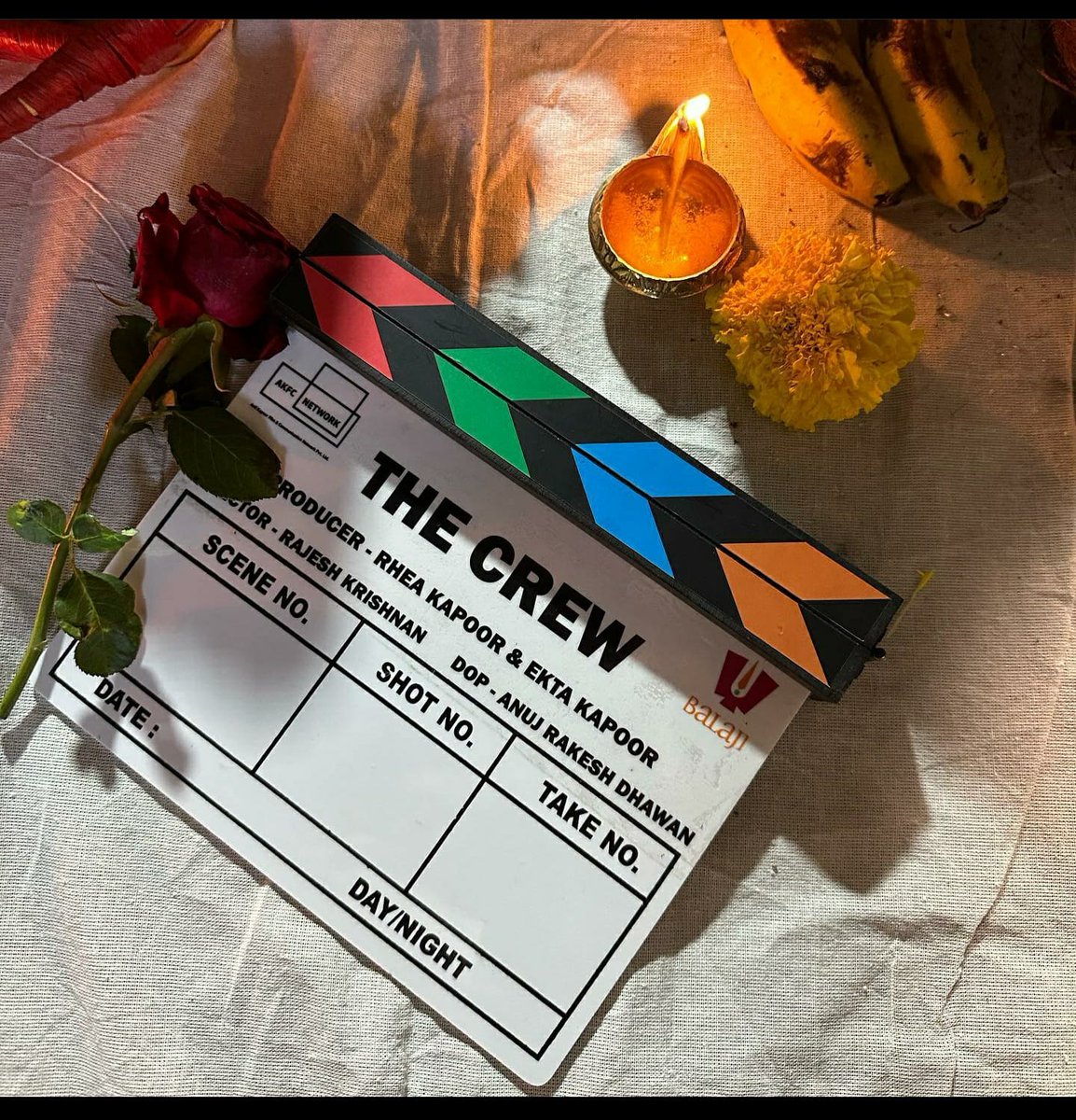 . @ektaarkapoor and @rheakapoor are getting back with #TheCrew starring #tabu #kareenakapoorkhan @kritisanon @diljitdosanjh 

written by #nidhimehra and #MehulSuri directed by @rajoosworld 
#shobhakapoor @balajimotionpic @akfcnetwork @sathegauri