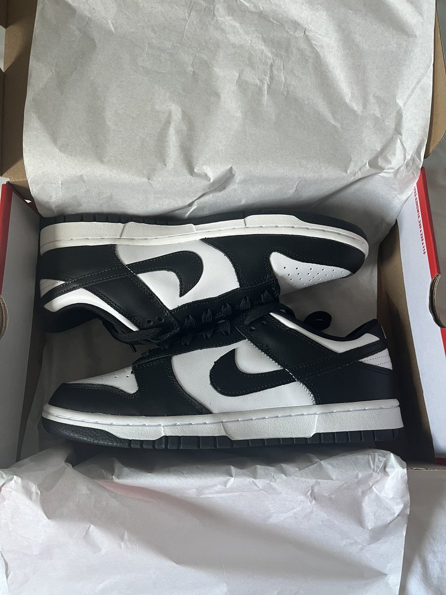 Ich verkaufe Nike dunk low pandas in größe 43.
Bei Interesse dm