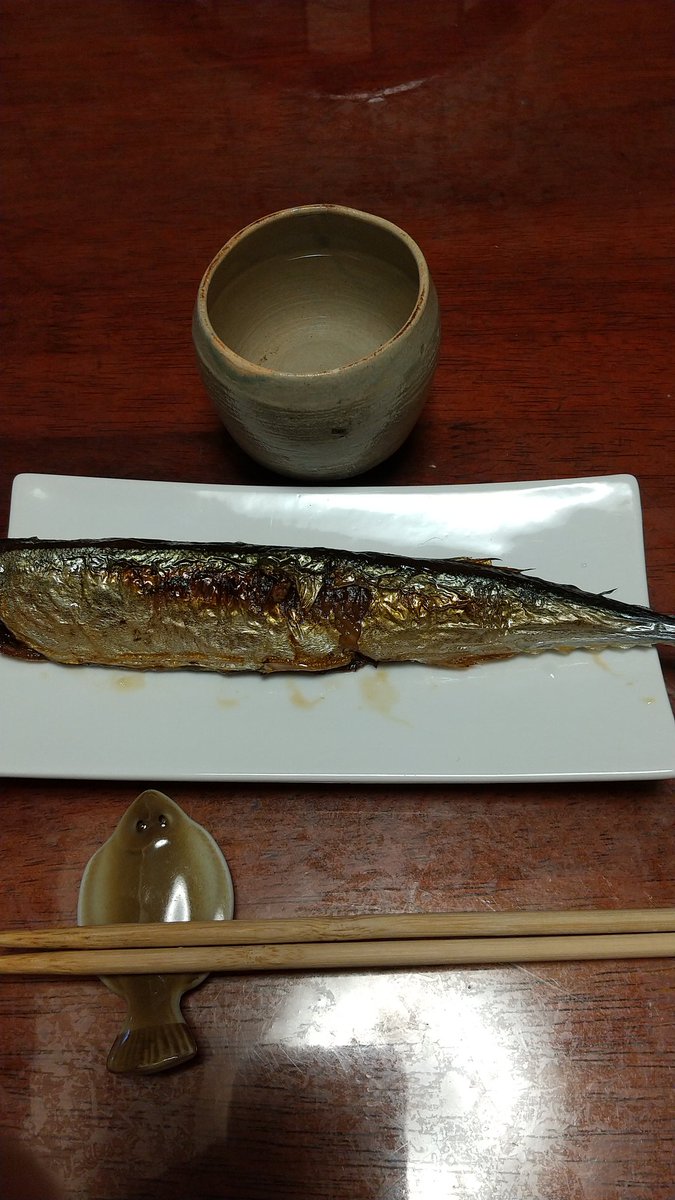 今日のハッピーアワーpt.1)は、台湾産サンマ、今や高級魚❗️pt.2)は麻婆豆腐に追い山椒と追い辣油❗️それぞれ呑みがススム、旨し‼️👍