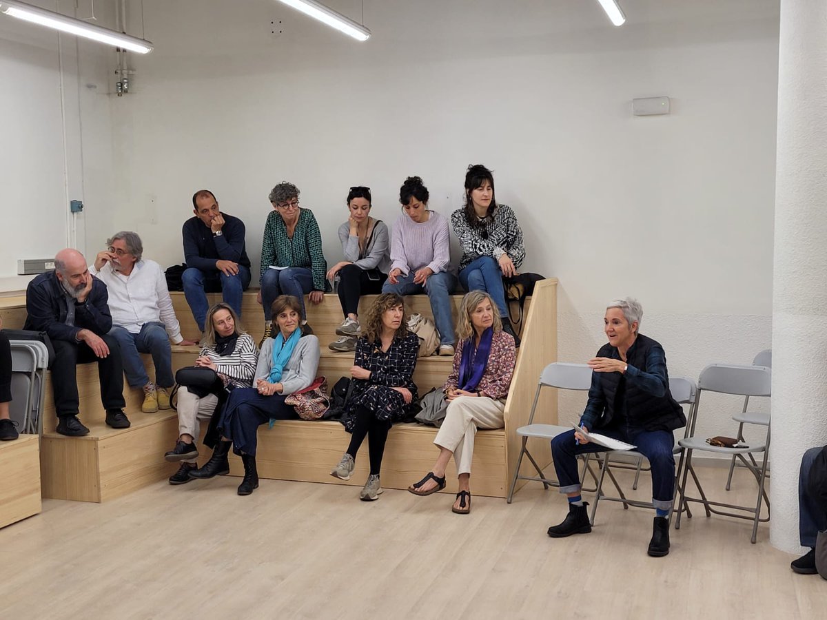 RosaSensat's tweet photo. A l’abril presentarem les conclusions amb una proposta de Full de ruta. Sheila González: “RS ha de ser un espai per reflexionar i compartir de manera conjunta i transversal sobre les crisis actuals. I donant una resposta constructiva, propositiva i esperançadora.” https://t.co/iLDrGtWfUb