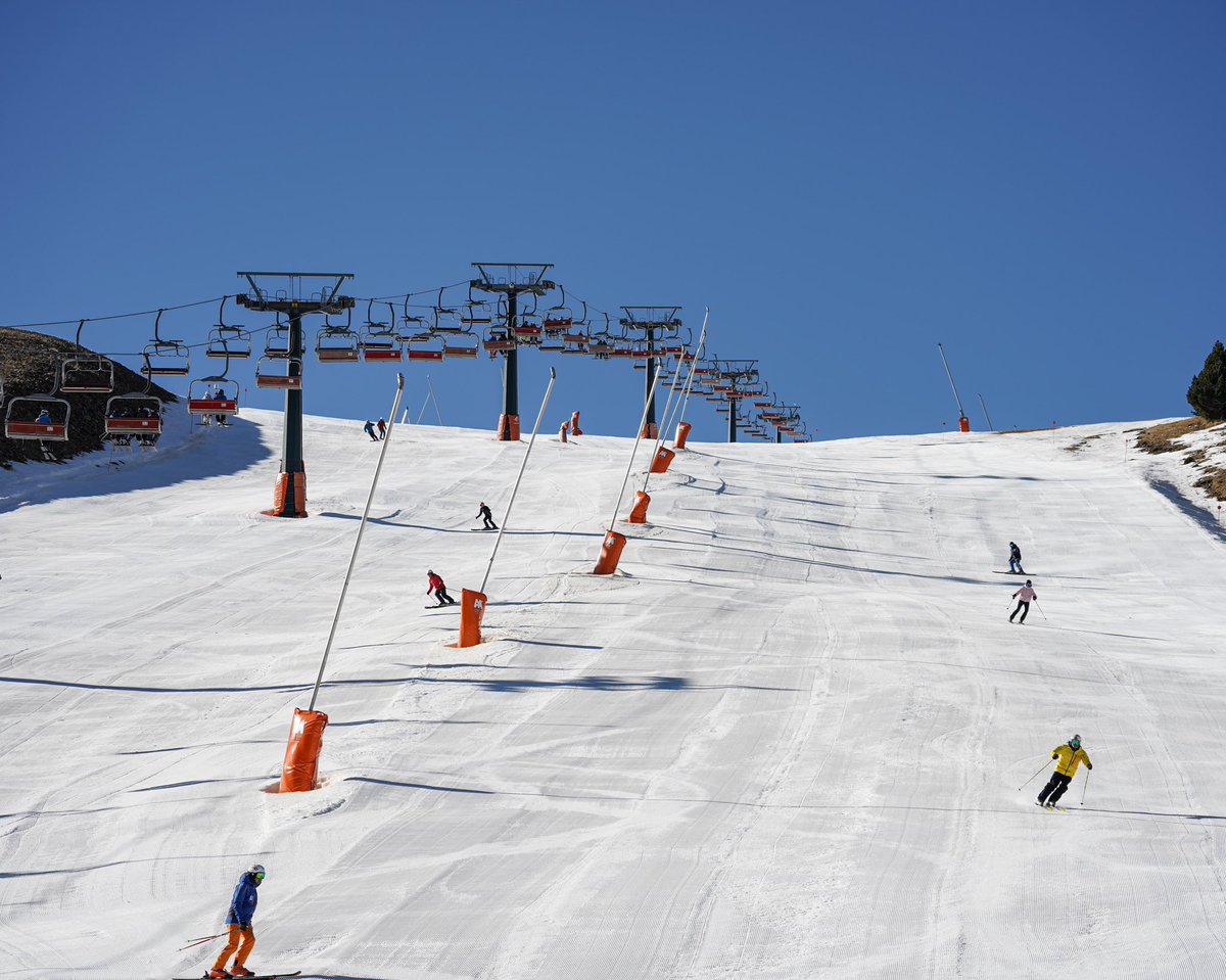 ¡Vaya diazo tenemos hoy! ❄️⛷️🤩
#cerler #cerlerenamora #esqui #skiing #snowboarding #pirineos #skiresort #ski  #momentosaramon #skilovers #expertosendiversión #snowboard