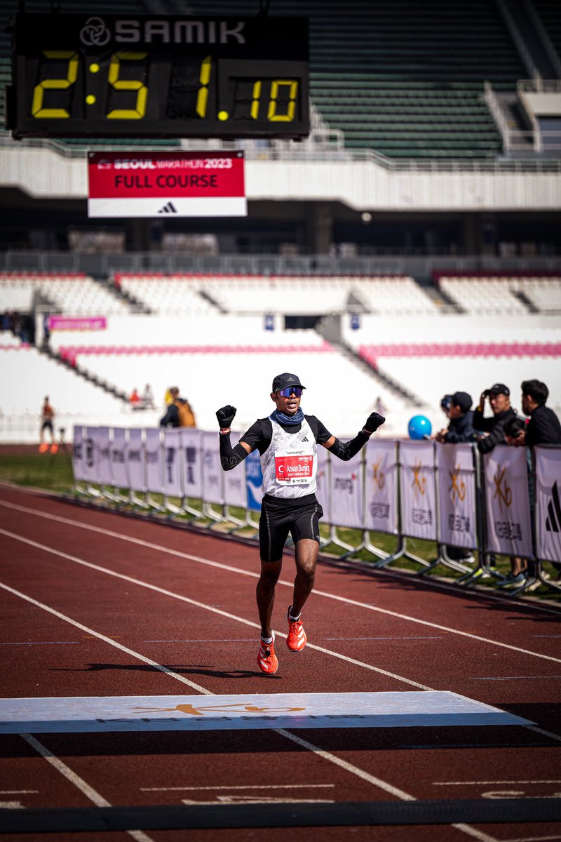 Potong orang belakang sebab nk finishing line picture clean sorang 😅