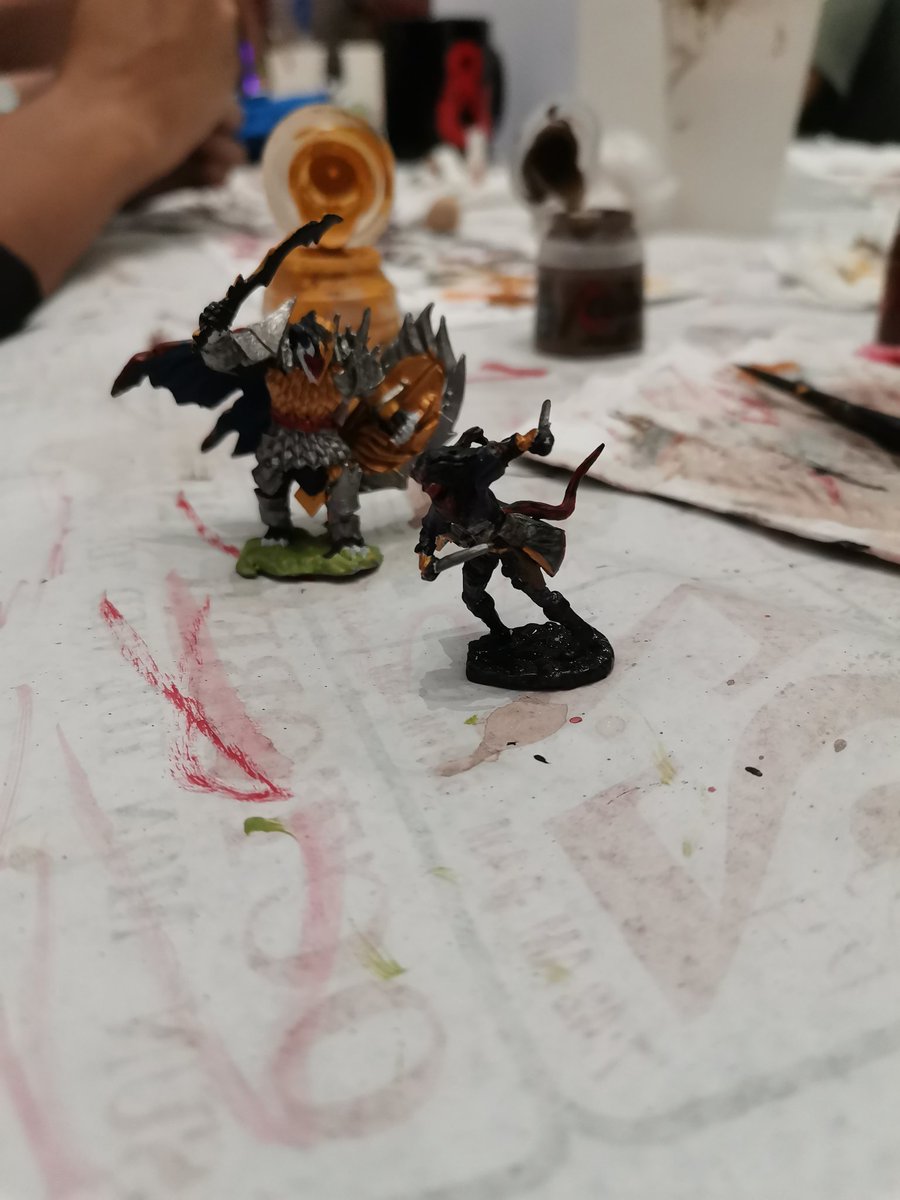 NattosBeans's tweet photo. I painted a figure to look like my fursona Natto and here's mine and a nice person figures from the dnd even in the Megamall fashion halls^^
#DnDMovie #neutralGrounds #GreasySnitches https://t.co/3mXej5PMMt