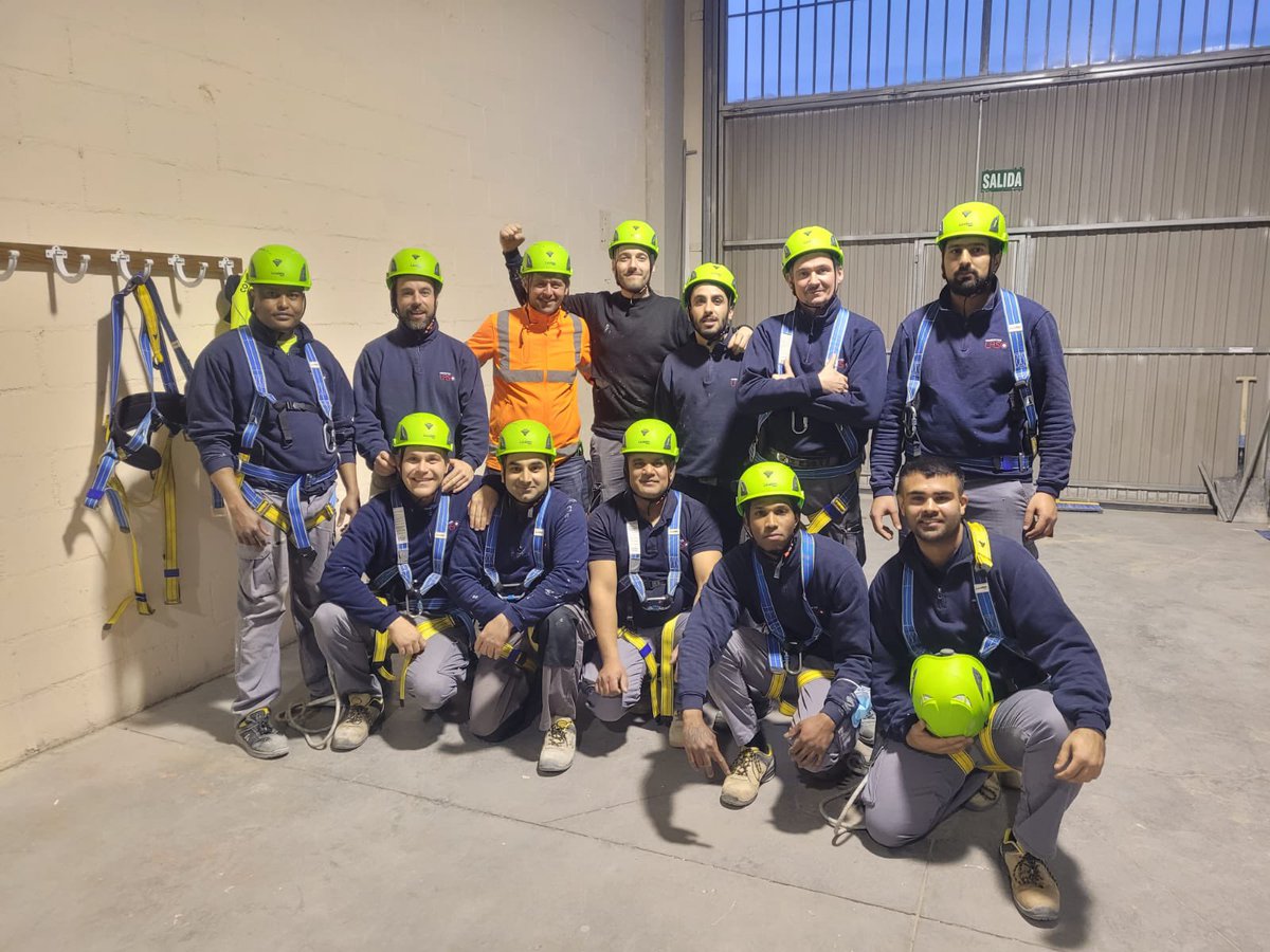 conductosLASOsl's tweet photo. Preparación de equipos https://t.co/ldzvYPUHTp