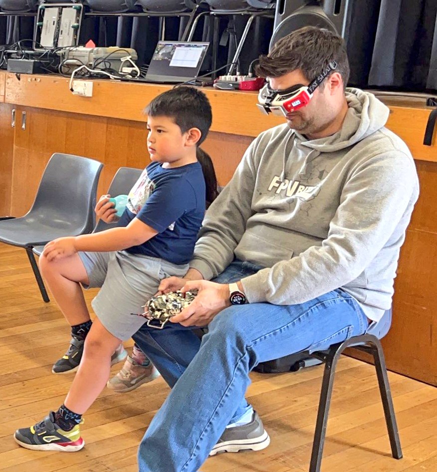 AUADRT's tweet photo. We joined forces today with CMRC and VDRT to put on a #MiniWhoop #DroneRacing demo at the Campbell Primary School fete: So great to engage with local @DefenceAust communities (40% of CPS are Defence brats) and inspire #STEM. Thanks fellas!
#SendIt! https://t.co/fxz5FiSvmB