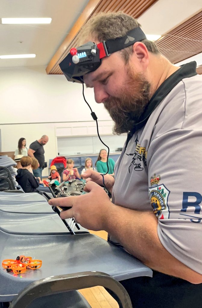 AUADRT's tweet photo. We joined forces today with CMRC and VDRT to put on a #MiniWhoop #DroneRacing demo at the Campbell Primary School fete: So great to engage with local @DefenceAust communities (40% of CPS are Defence brats) and inspire #STEM. Thanks fellas!
#SendIt! https://t.co/fxz5FiSvmB