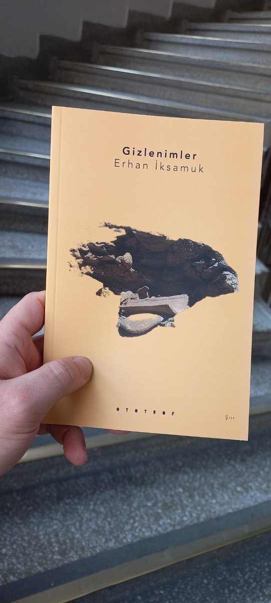 belki heyula dönüp temasımı çekerim 
aklım erdiğinde yerkürenin görüşüne 
sezginin damarları kesik