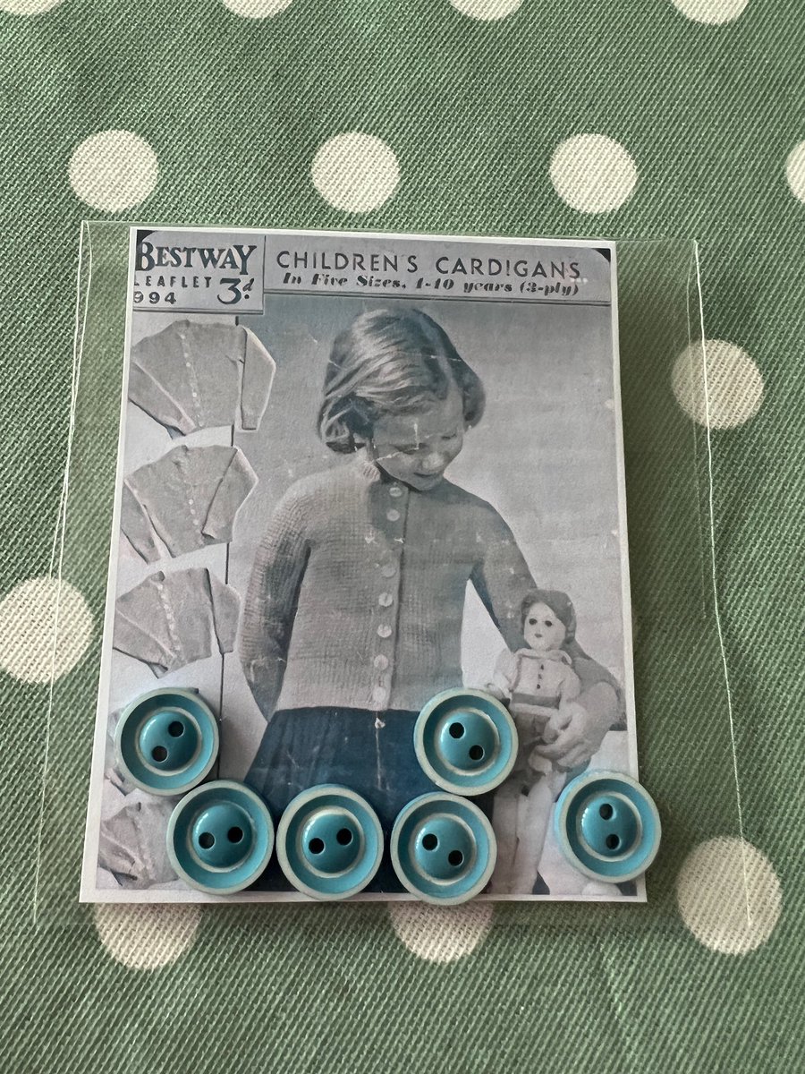 Pretty, nostalgic buttons perfect for #MindfulGiftsDay #kindnessmatters #giftideas 🤗 Happy to share the #Buttonista love with these little treats. Just £2 + post. DM for details 🤷🏻‍♀️ #UKGiftHour #UKGiftAM #supportsmallbusiness #MHHSBD
