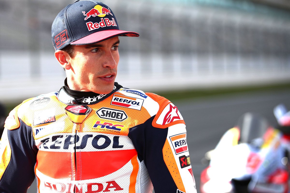 mundo_gp_'s tweet photo. Te encuentras con ambos por la calle pero solo puedes hablar con uno

¿A quién eliges?

🔃 VALENTINO ROSSI 
♥️ MARC MARQUEZ https://t.co/aLVTe6bYeM