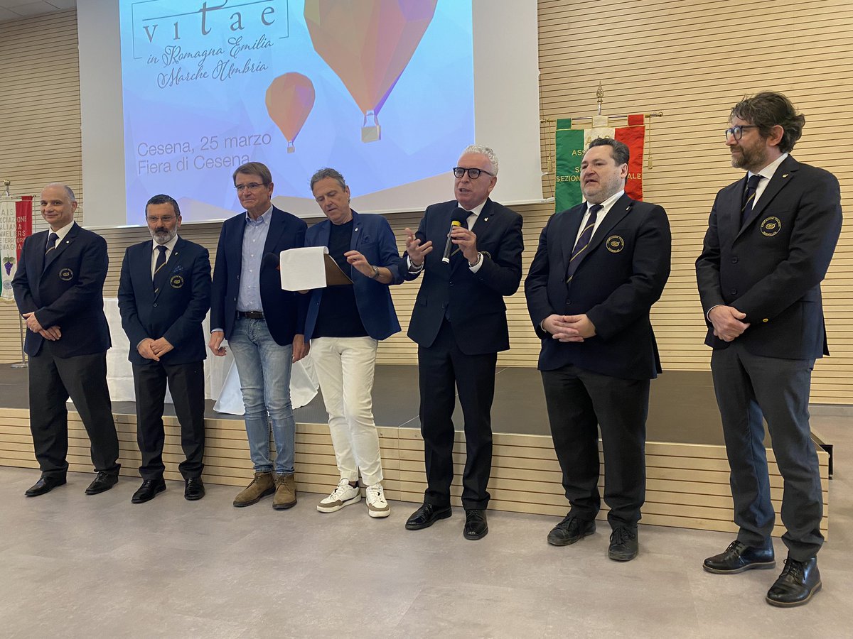 Presentazione Guida Vitae 2023 a #cesena con <a href="/RomagnaAis/">Ais Romagna</a> <a href="/aisemilia/">AIS Emilia</a> e Ais Marche. Esperienze di Vitae 2023
