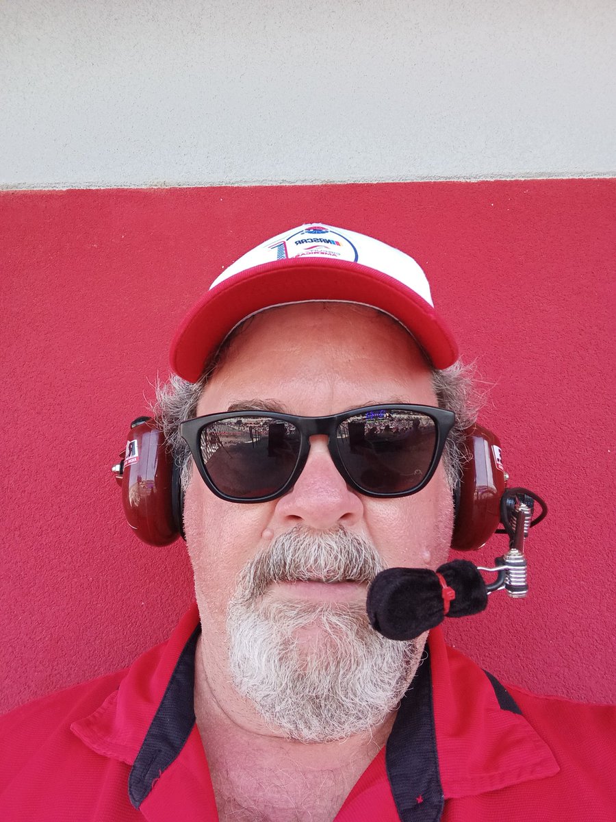 gerald_cleckler's tweet photo. DAY #2 OF WORKING NASCAR QUALIFYING @ COTA TODAY, TIME FOR FAST CARS / FAST WOMEN & ANOTHER 15 HOUR DAY 😳 ..
LET'S DO THIS !!! 🏎️🏎️🏎️🏁
😘❤️😎💕💕 🤙🤟 #LILONE https://t.co/mn9yNQk9gf