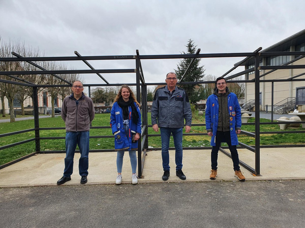 🚴 Dans le cadre de la démarche de mobilité douce du campus de Châlons, Laure Daviray &amp; Arsène Dauge, apprenti.e.s 3A ont repris le projet d'abri à vélos ! Ils ont donc travaillé sur la conception et le dimensionnement de cet abri.

📲 Plus d'infos : artsetmetiers.fr/fr/actualites/…
#DDRS