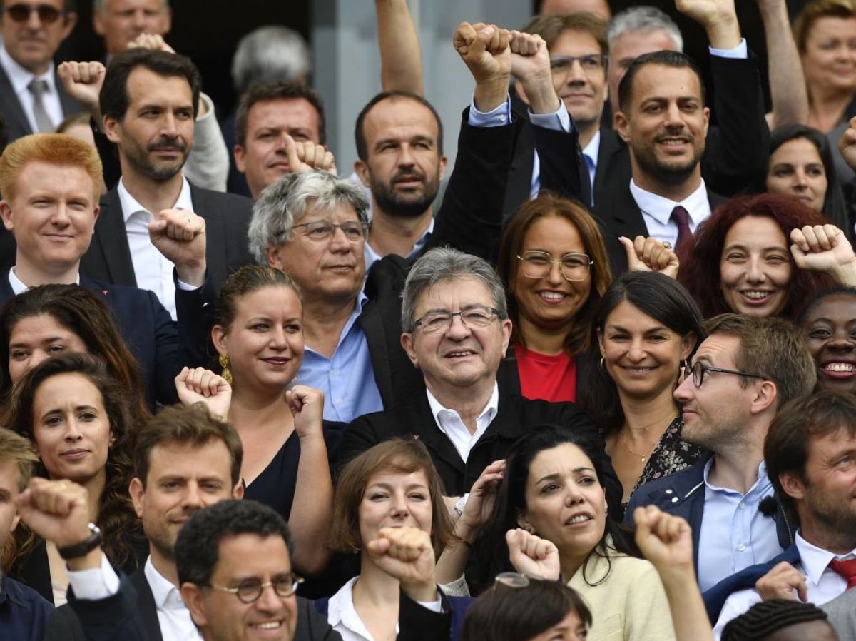 LeaFbpe's tweet photo. Regardez donc cette bande d’inutiles ! Ces derniers sèment le #chaos tous les jours un peu plus. Nous voyons au centre #Melenchon, celui qui n’est plus rien, juste une coquille vide. Ns devons rejeter de toutes nos forces ces intrigants #radicalises. 
La @FranceInsoumise
#Nupes https://t.co/chUOUwEKKd