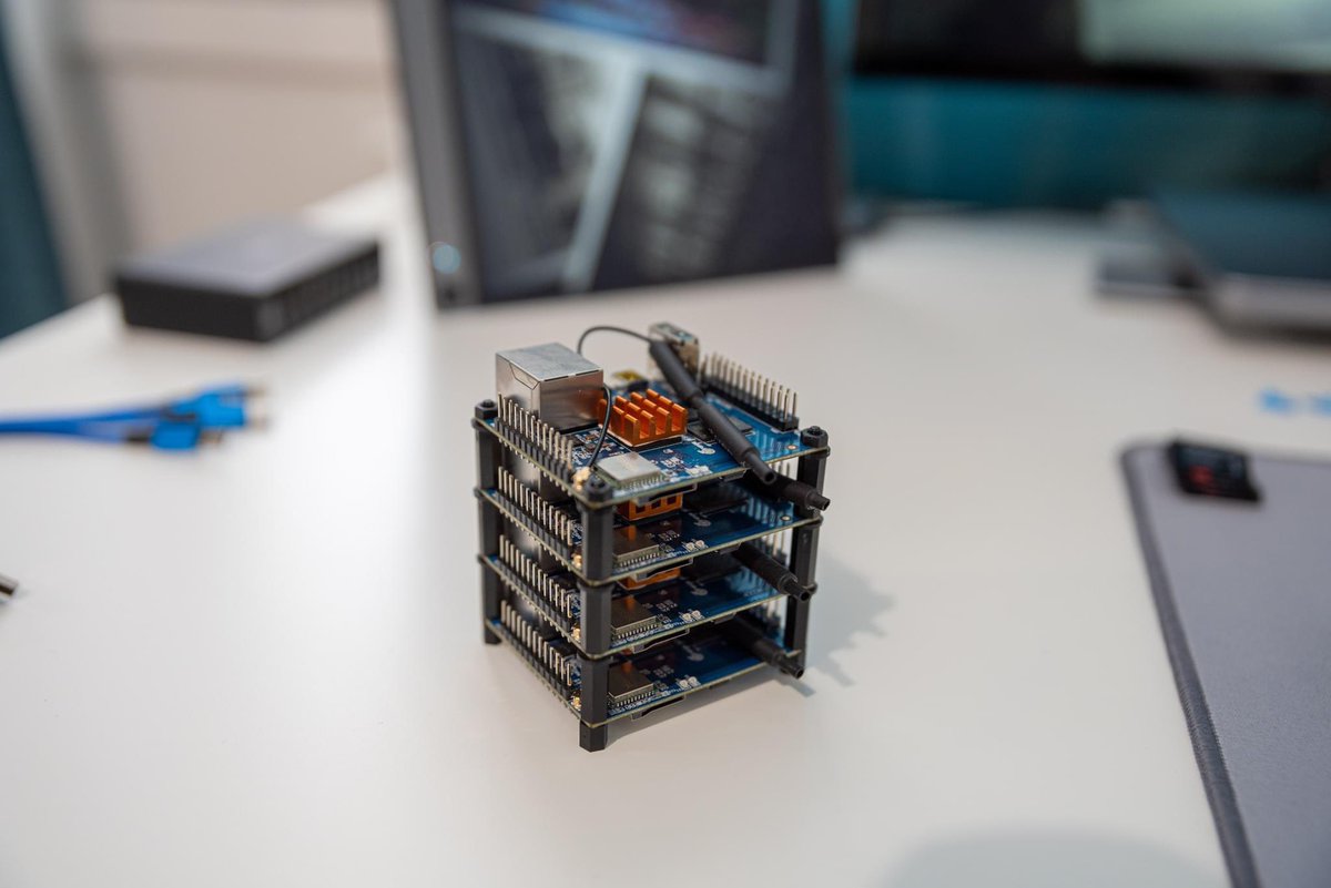 alejandro_du's tweet image. Working on an #OrangePi cluster. What should I run on this? Maybe a @MariaDB cluster with remote observability provided by #SkySQL? 🤔 any other ideas?
#databases #programming @orangepixunlong