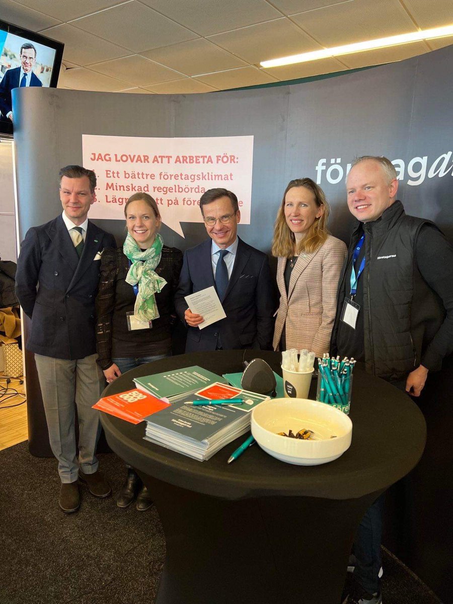 foretagarna's tweet image. Avrundar Moderaternas Sverigemöte med statsminister Ulf Kristersson som skriver under företagskontraktet. 🙌🌟#sverigemötet