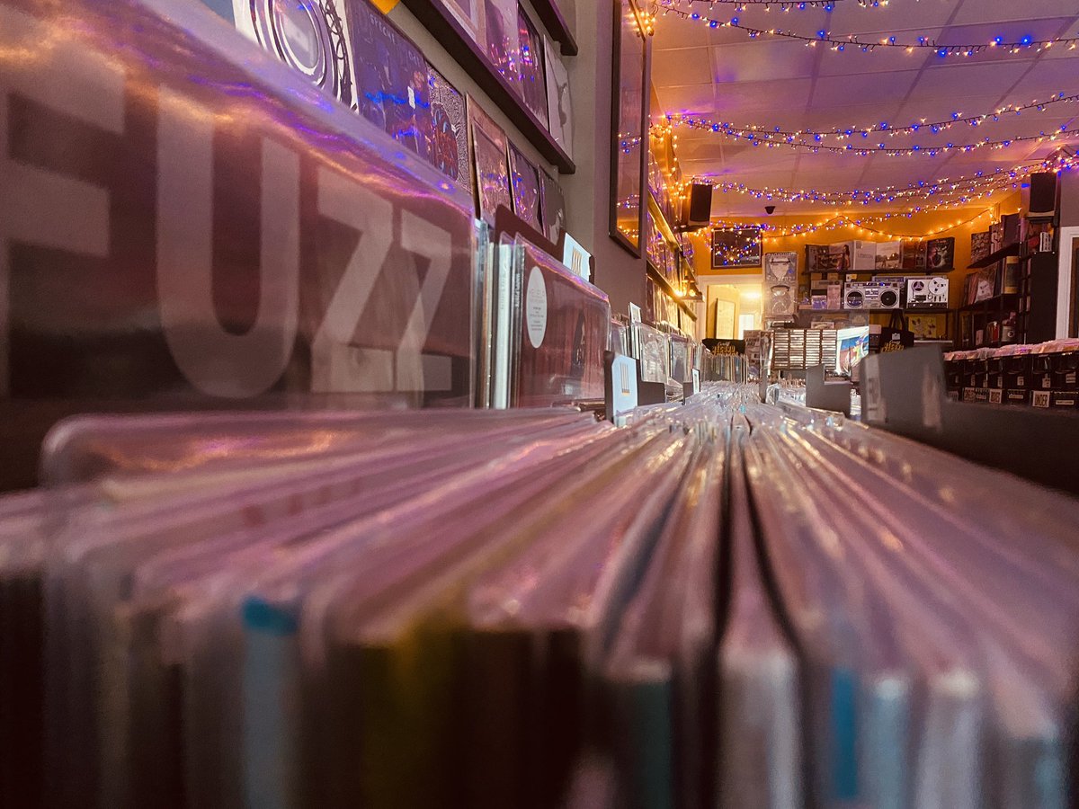 CardiffRecords's tweet photo. Open! Make the most of that extra hour still floating about today before it disappears when time goes forward tonight!
#cardiffrecords #cardiffrecordexchange
#vinyl #vinylrecords #wales #cymru #rarerecords #cardiff #recordsforsale #records #recordcollecting #recorddigging https://t.co/AaYnD7jVW2