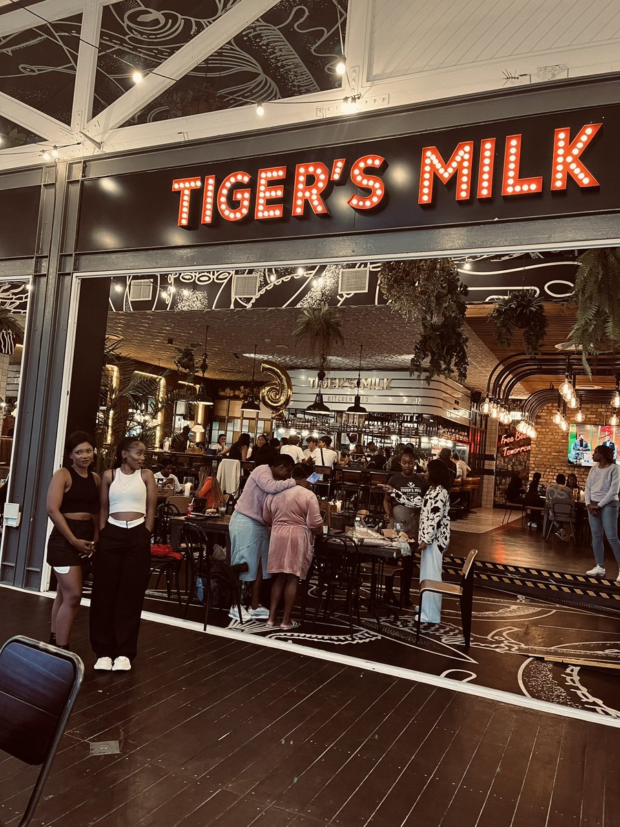 yolie6069's tweet image. We had an intimate dinner with Nelisa yesterday it was beautiful 🔥🔥❤️❤️
NELISA THE TOPIC 
#NelisaMsila #BBTitans