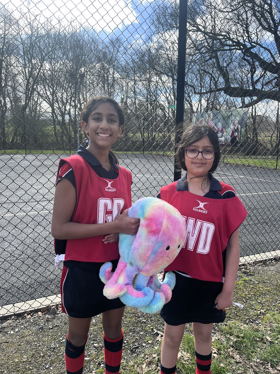 yarmgirlsgames's tweet photo. Match 2 - Team Derekβs POMS π #TeamYarm #TeamDerek #GirlsNetball https://t.co/OZtnJ2KkKH