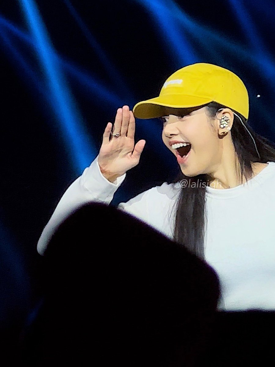 lalisigh's tweet photo. [20230325]

BORN PINK MANILA
SOUNDCHECK

SUCH A HAPPY BABYYYY 

#BORNPINKMANILA_BULACAN 
#BORNPINKinMANILA #BORNPINKMANILA #BLACKPINKMANILA #LISA #리사 https://t.co/iDPQ9X4skR