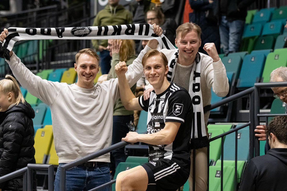 “Tavējie jau izkrita uz nespēlēs vairāk šosezon” Nē! Manējais spēlēs pusfinālā, spēlēs @FliigaEN pusfinālā. #BaudamFlorbolu
