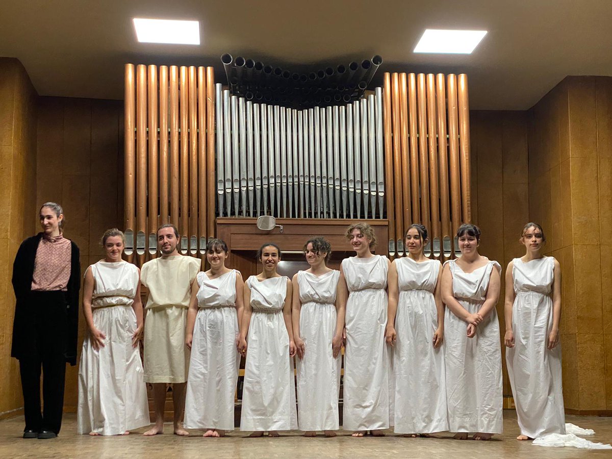 Representación de la obra Minotauro en el @CMConservatorio por la @Obs_Live y los alumnos del @macarena_ies en las jornadas de @CulturaClasicaC Fotografías de @rcalvoj Muchas gracias! @AmpaMacarena @EducaAnd @Ayto_Sevilla