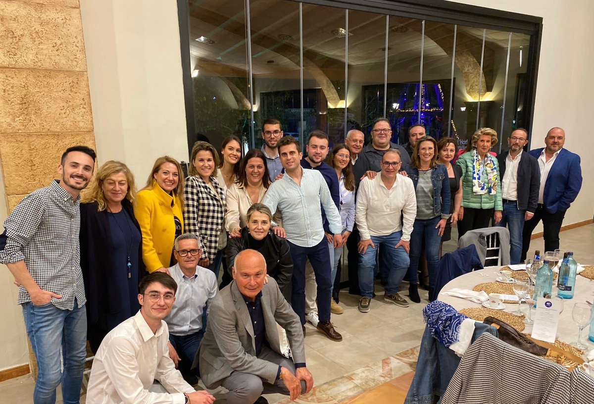 PPAlzira's tweet photo. Anoche se celebró en Algemesí una cena en la que se nombraron los candidatos del PP a las alcaldías de la Ribera Alta. Una representación de Alzira, junto al candidato Jose Luis Palacios y nuestra diputada autonómica Elena Bastidas, asistieron al acto. https://t.co/2U6aS3Nbgz