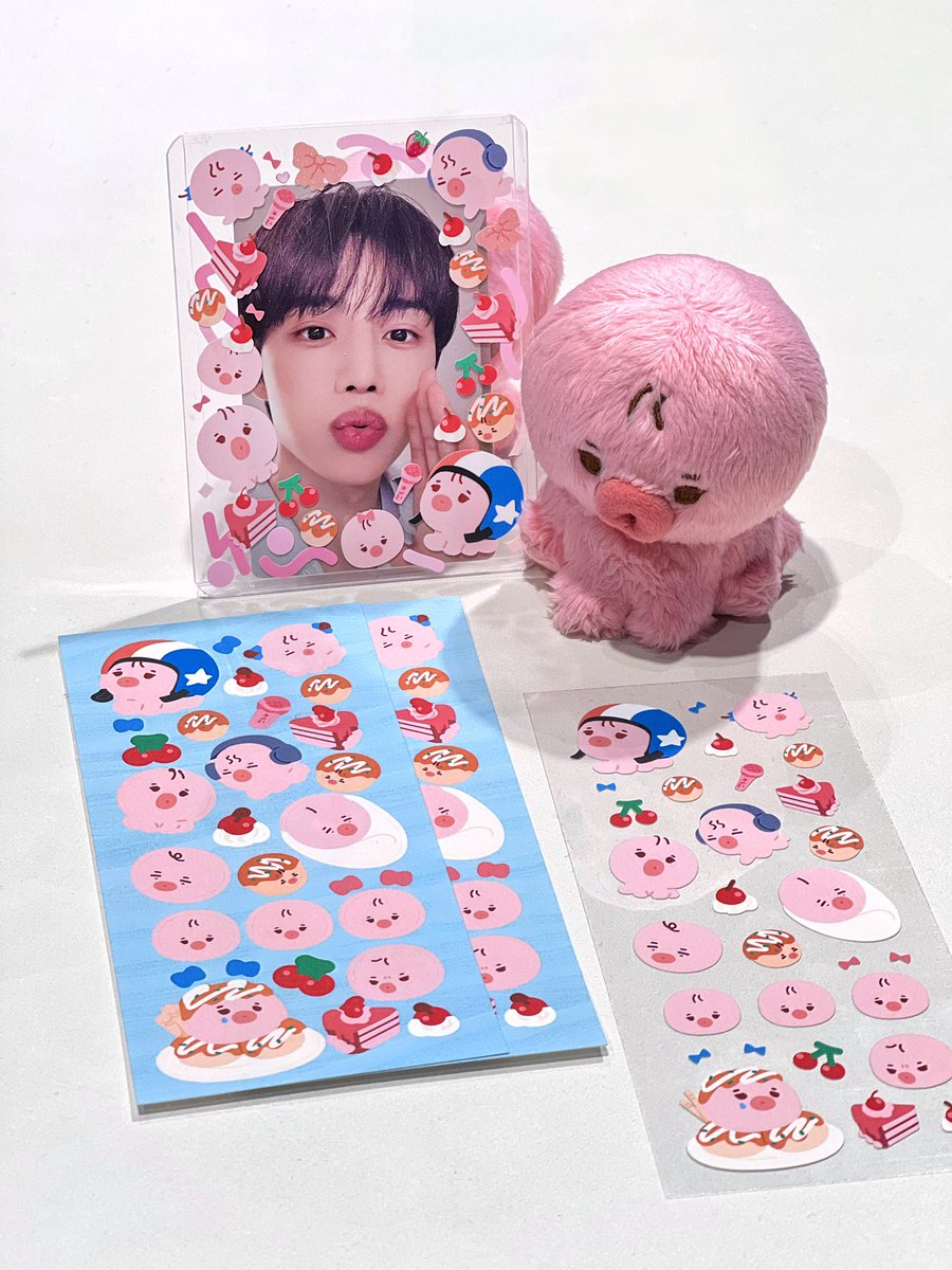 _tteonko's tweet photo. 🎀 전체특전으로 제공되는 하찮은 떤코 스티커 실물입니니다!🫶 https://t.co/kcw2CEnIt1