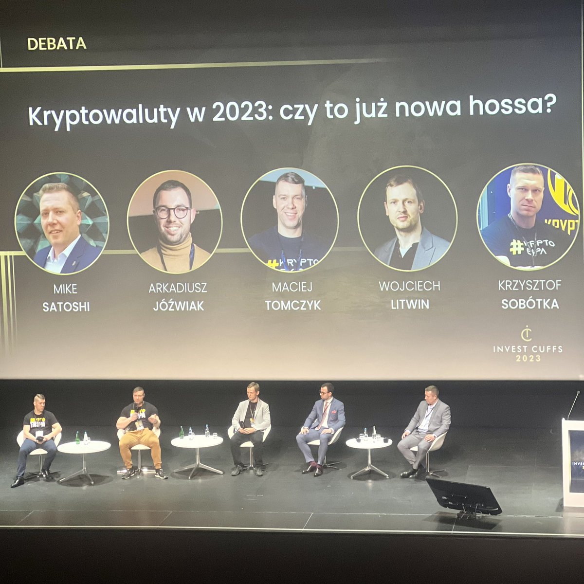 api_verse's tweet photo. Let’s talk! 🎤 A small shoot from yesterday's debate with our CEO @wojtek_litwin during @InvestCuffs 
@Mikey_Satoshi @KryptoEkipa @comparic 
#blockchain #api #apiverse https://t.co/ZbkAeVi6lu