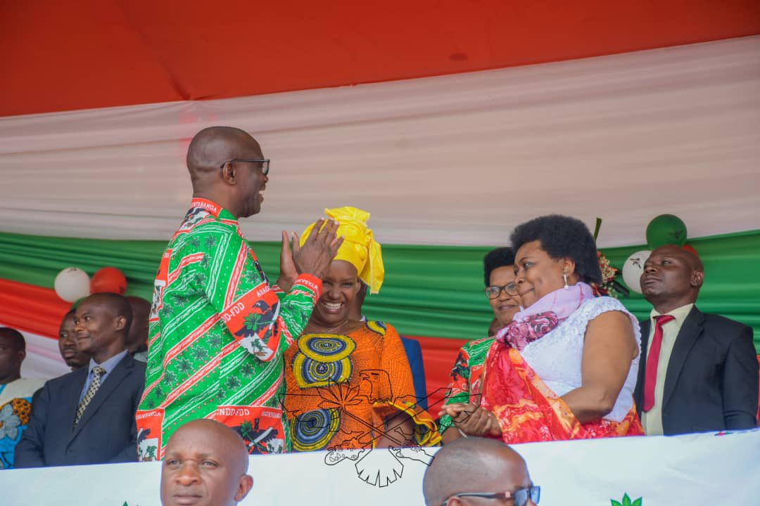 CnddFdd's tweet photo. Abashingamateka , abakenguzamateka abashikiranganji n'indongozi zitandukanye mu ntwaro no mu mugambwe bishikiye gushigikira umusi mukuru #AbakenyererarugambaDay https://t.co/LJxH9sSjOJ