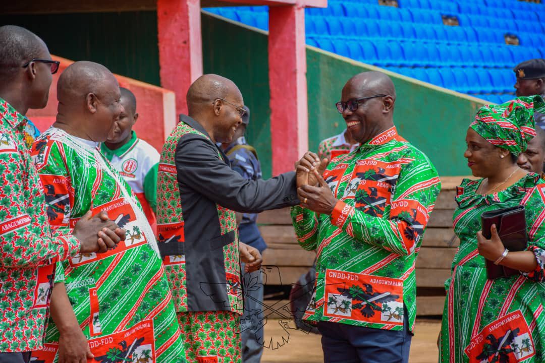 CnddFdd's tweet photo. Abashingamateka , abakenguzamateka abashikiranganji n'indongozi zitandukanye mu ntwaro no mu mugambwe bishikiye gushigikira umusi mukuru #AbakenyererarugambaDay https://t.co/LJxH9sSjOJ