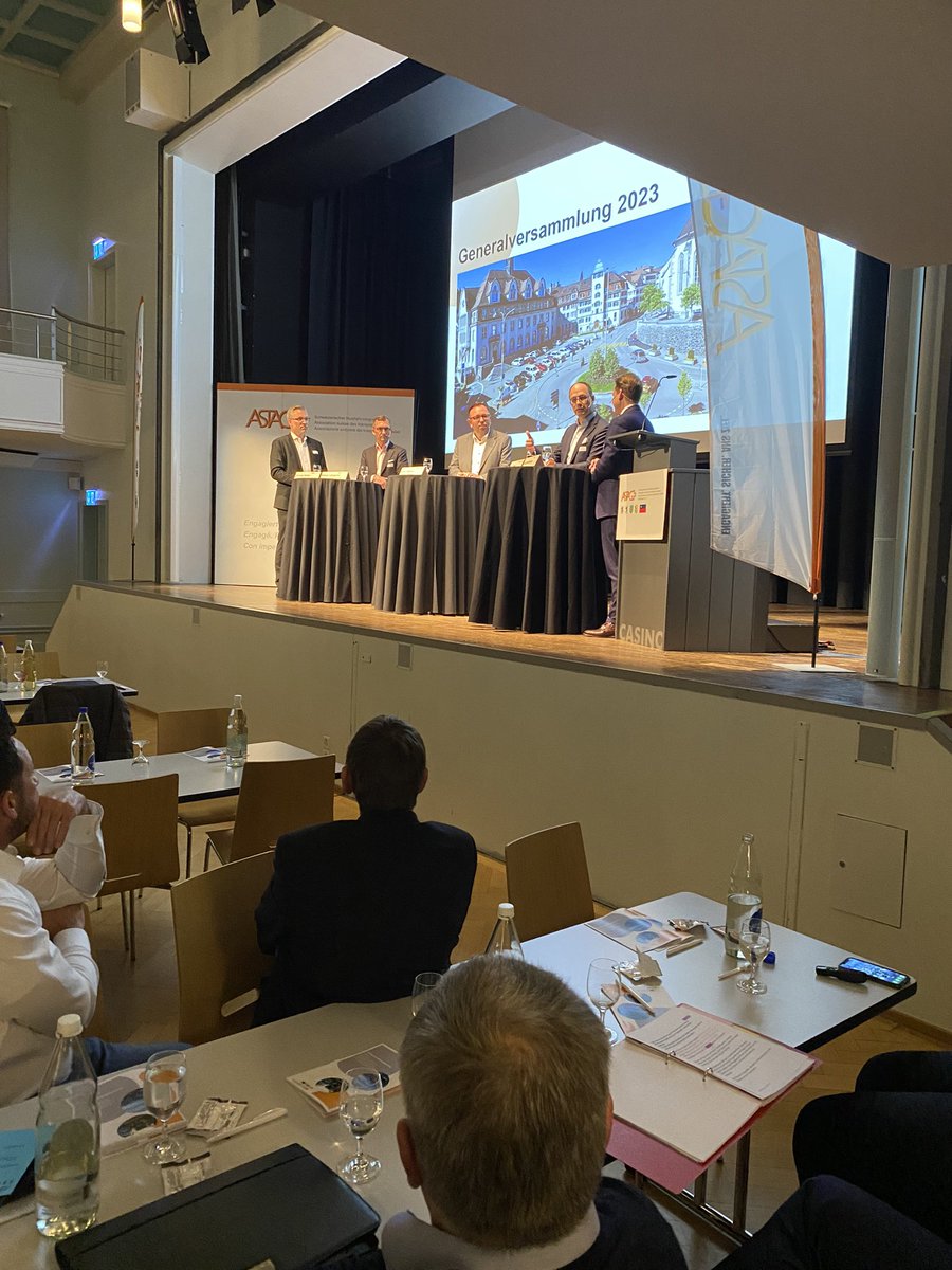 FrancoDigirola1's tweet photo. Astag Sektionsversammlung Ost Schweiz in Herisau AR, spannends Podium Potential Ostschweiz #astag #profisontour 
#strasse und #schiene zusammen. @ASTAG_Schweiz https://t.co/JJGstcOM7E