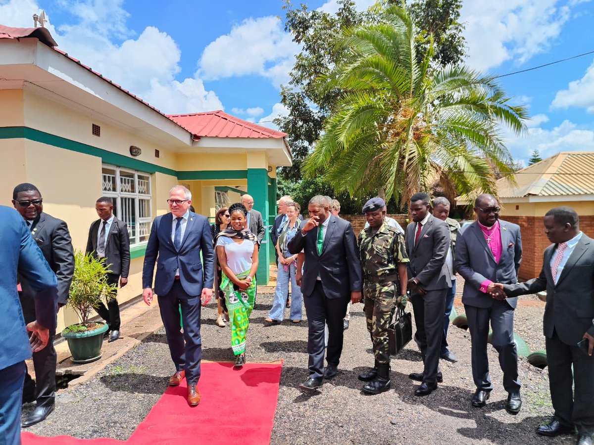 Flanders SA (@flanders_sa) on Twitter photo Minister <a href="/MDiependaele/">Matthias Diependaele</a> and 🇲🇼 Ministers of Agriculture Hon <a href="/samkawale1/">Sam Kawale</a> & of Information & Digitalisation Hon Moses Kunkuyu jointly launched the first pro-farmers radio station Mlimi radio - a project of <a href="/FarmRadioMw/">Farm Radio Trust</a> Minister <a href="/MDiependaele/">Matthias Diependaele</a> and 🇲🇼 Ministers of Agriculture Hon <a href="/samkawale1/">Sam Kawale</a> & of Information & Digitalisation Hon Moses Kunkuyu jointly launched the first pro-farmers radio station Mlimi radio - a project of <a href="/FarmRadioMw/">Farm Radio Trust</a>