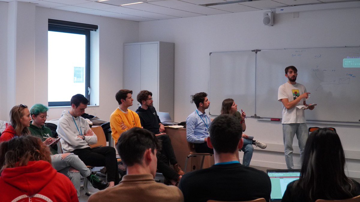 La_FAGE's tweet photo. #SNEE 🗣️ | Début du 3e jour avec les masterclass🙌 

Un moment d'échanges avec des expertEs de thématiques de la vie étudiante : 

➡️Santé étudiante 
➡️Schéma Directeur de la Vie Étudiante 
➡️Bourses des formations sanitaires et sociales
➡️Transition écologique 
➡️CVEC https://t.co/iNfGQysKcC