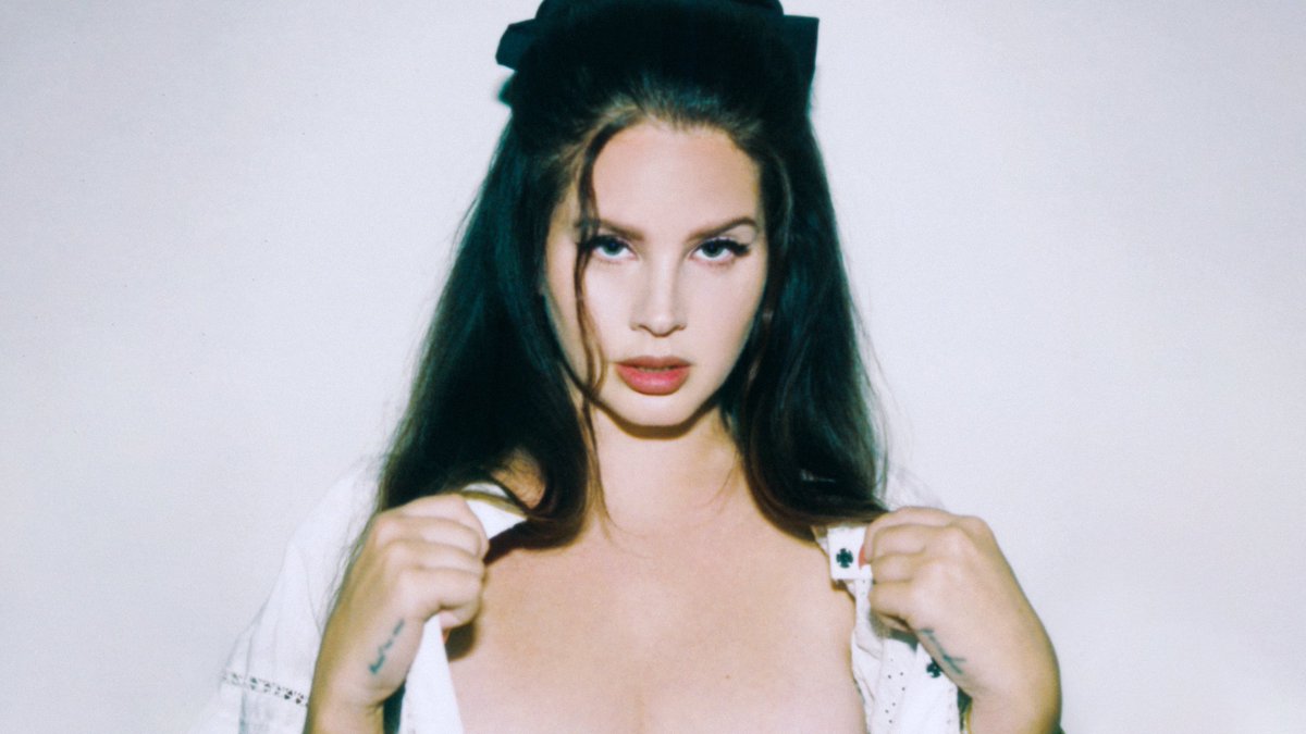 chartlana's tweet photo. Global Spotify (03/24):

#91. (NEW) Candy Necklace — 1,671,664
#101. (RE) A&amp;W — 1,585,861
#123. (NEW) The Grants — 1,444,519
#135. (NEW) Sweet — 1,380,789
#164. (NEW) Paris, Texas — 1,264,434
#165. (RE) DYKTTATUOB — 1,262,377 https://t.co/WE583zuoG9