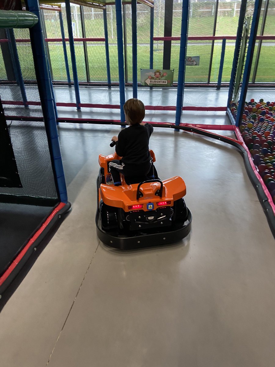 Ffkes de aap uithangen dan!