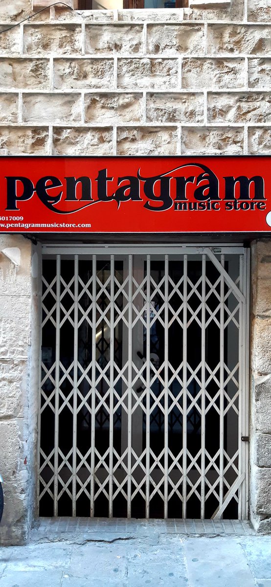 SpunOutSounds's tweet photo. On a record shop hunt in #Barcelona #vinylrecords #recordstore #recordshops #Spain #electronicmusic #vinyldig #vinyldigging #recorddigger https://t.co/S64vmZp8gl