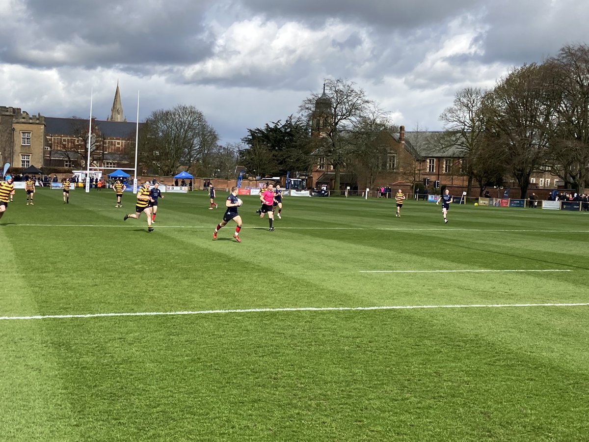 A great day watching ⁦sevens ⁦⁦@RugbySchool1567⁩ a great 200th rugby celebration, with schools from all over the world. More like proper 7s weather.