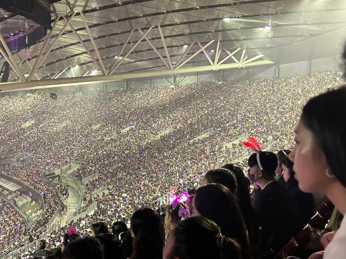 Am on Twitter "Massive Upper Box alone have like 25K seats"