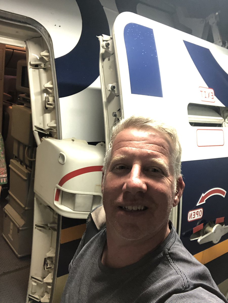 Wheels up 🛫…….. <a href="/SingaporeAir/">Singapore Airlines</a>