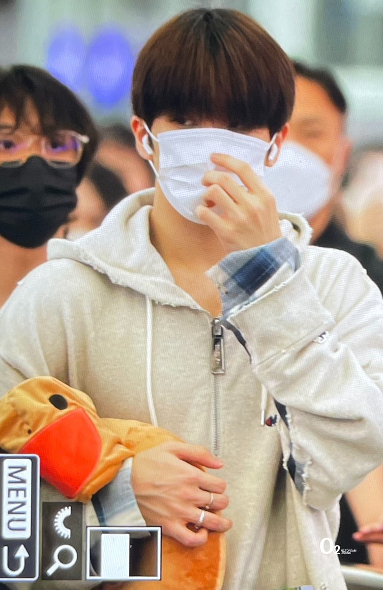 230326 #지성 #박지성 #엔시티드림 
한국가쟈~✈️