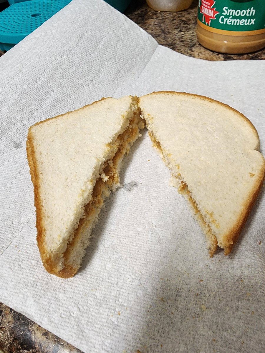 DapaDunn's tweet image. Making a white bread sandwich for the first time in a long time and I don't like the look of it. #whitebread