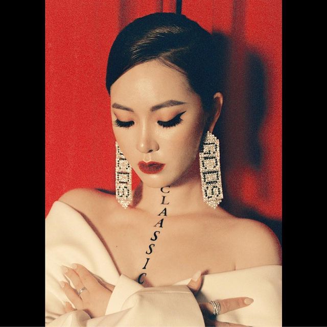 heidiworld13's tweet photo. :    🕊  ⠀٫    𝖿𝗅𝗈𝘄𝗲𝗿𝘆 𝗮𝗿𝗎𝗆 𝗅𝗂𝗹𝘆
                 𝟸𝟶𝟶𝟷. 𝟶𝟺. 𝟷𝟹 ⠀⠀⠀

HEIDI [헤이디] The 1st Full Album  

« CLAASSIC » POSTER TEASER 3

2023.04.13  6PM (KST)

#헤이디 #CLAASSIC #𝐇𝐄𝐈𝐃𝐈 https://t.co/NKFc7Q4x7v