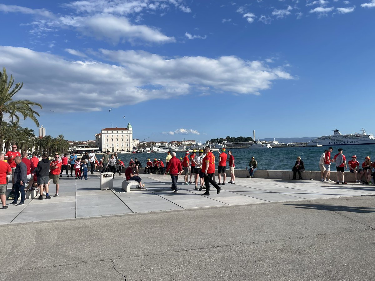 L11saLewis's tweet photo. #walesawaydays #croatiavwales #cymru ⚽️🏴󠁧󠁢󠁷󠁬󠁳󠁿 https://t.co/YOLNsQNPGd