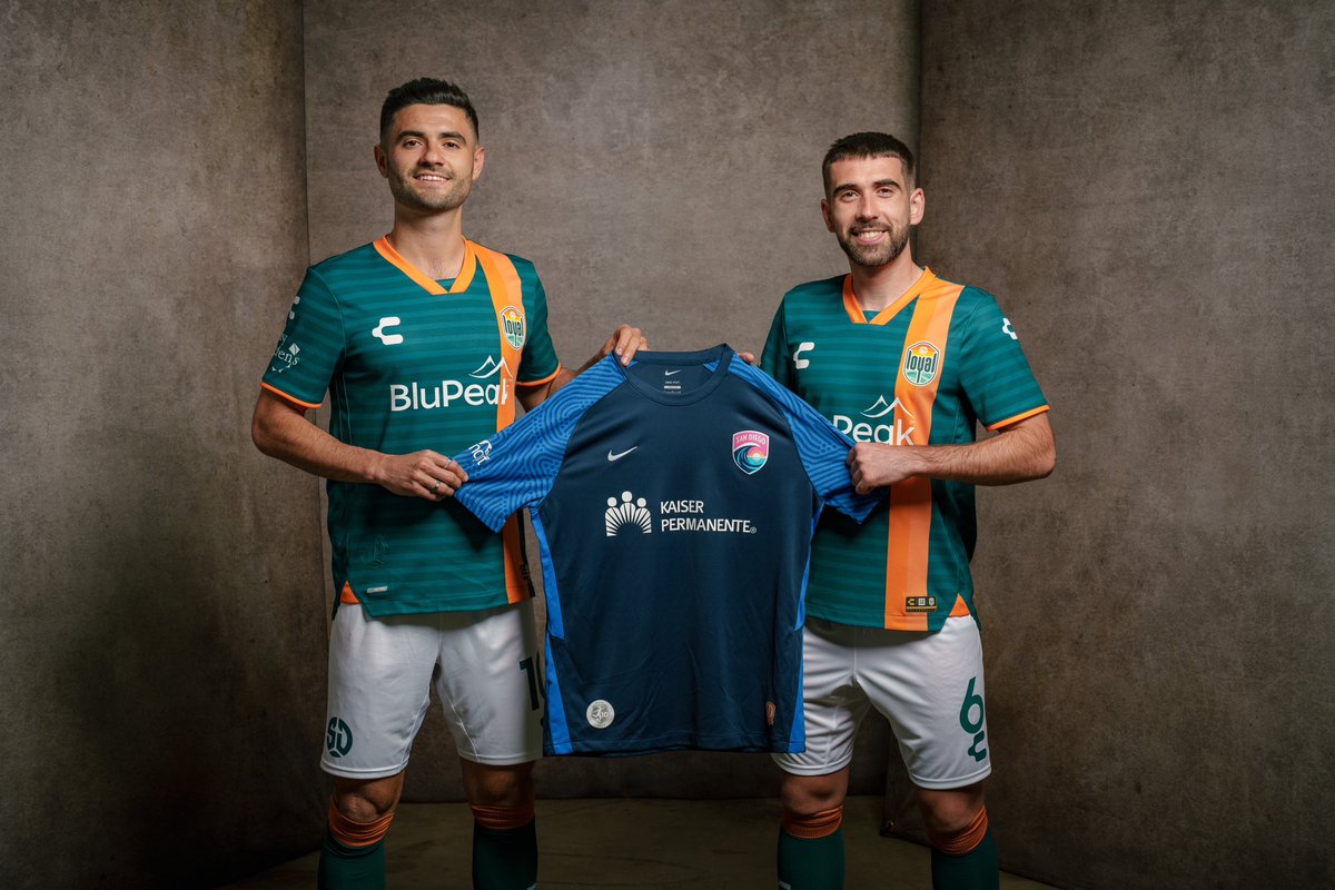 SanDiegoLoyal's tweet photo. For the city. 

Best of luck to @sandiegowavefc in tonight’s historic home opener! 

#StayLoyal | #VamosWave https://t.co/hLGMLEVOq9