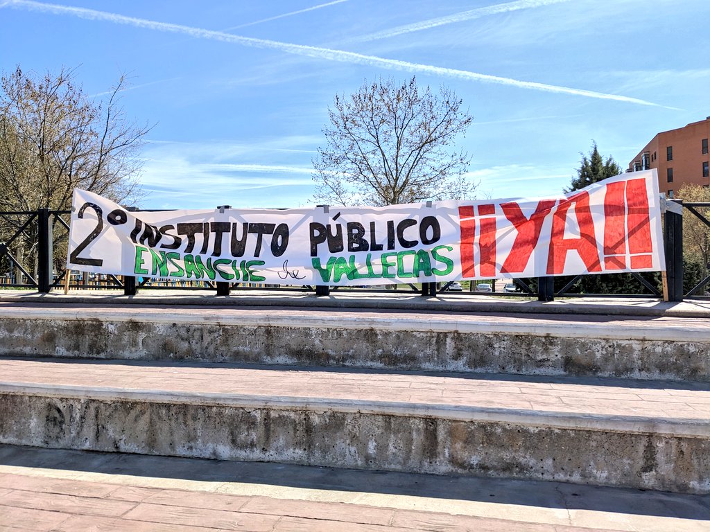 MasVallecas's tweet photo. En la II Feria de Educación Pública de Villa de Vallecas reivindicando con alegría https://t.co/vGxRuJ5iXC