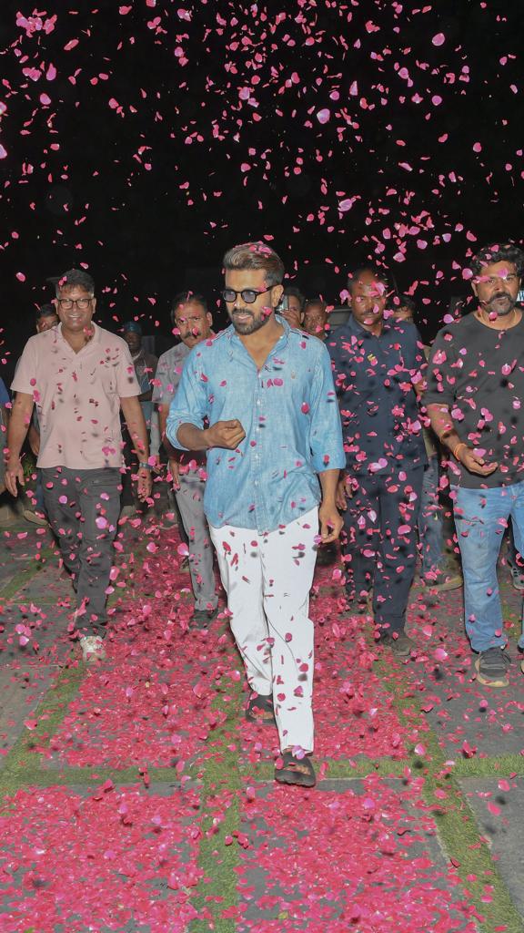 TeamRCGajwel's tweet photo. @AlwaysRamCharan Babu #latestclick #GlobalStarRamCharan #GlobalStar #RamCharan https://t.co/c22nn0SP8e